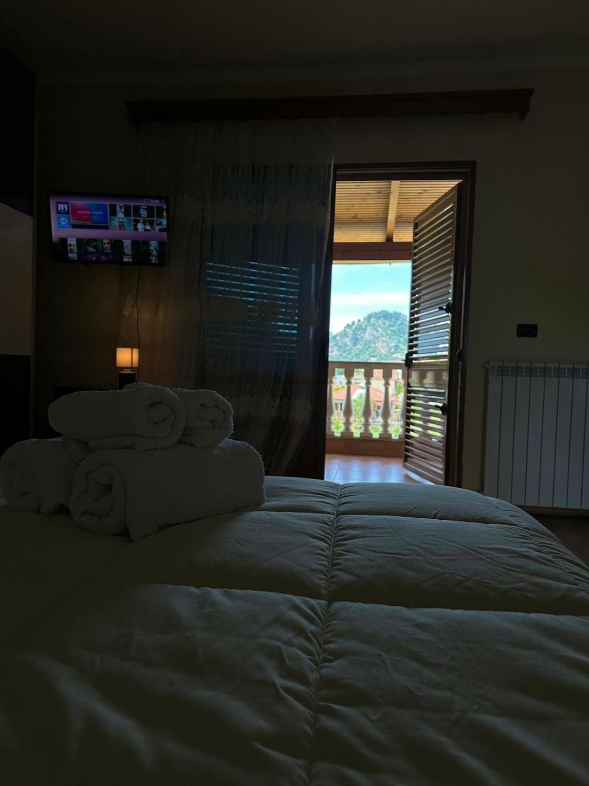 Guest House Pulake Berat Eksteriør billede