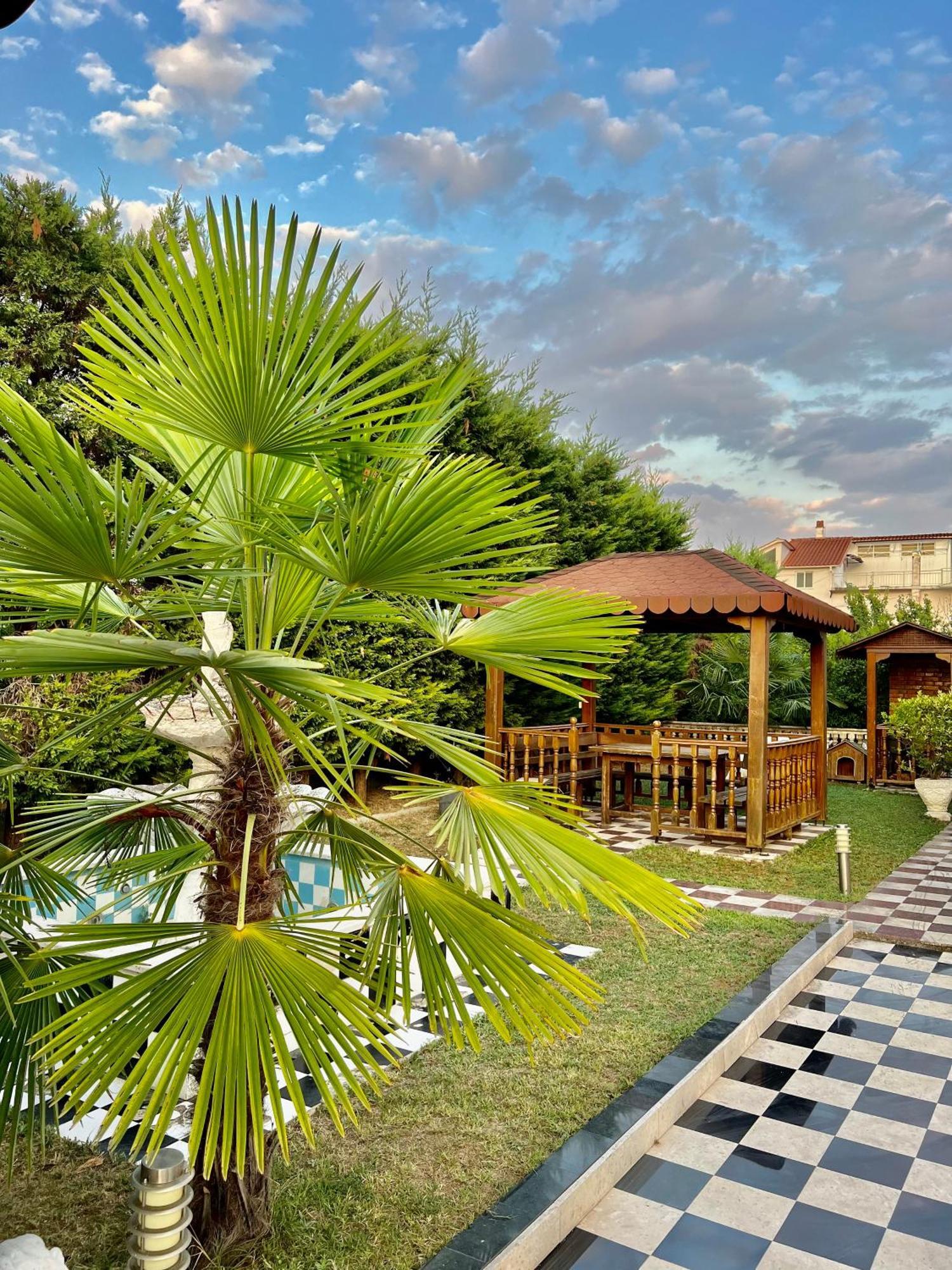 Guest House Pulake Berat Eksteriør billede